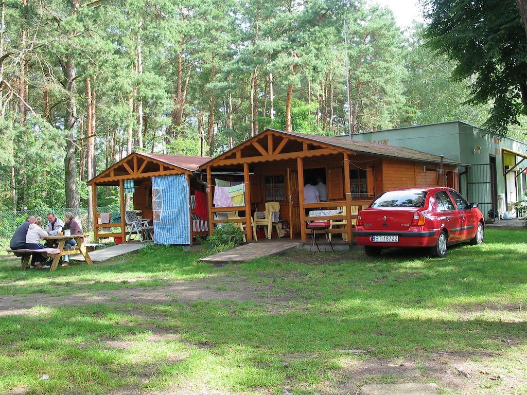 ホテル Osrodek Wypoczynkowy Jelonek ボルシュティン エクステリア 写真