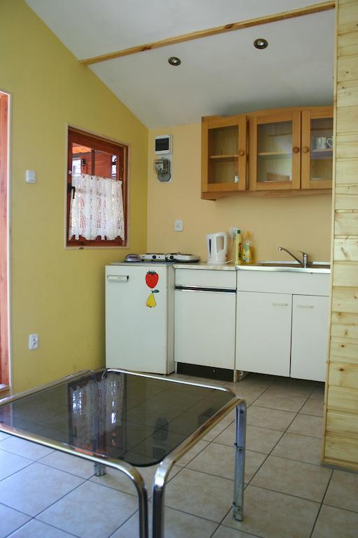 ホテル Osrodek Wypoczynkowy Jelonek ボルシュティン 部屋 写真